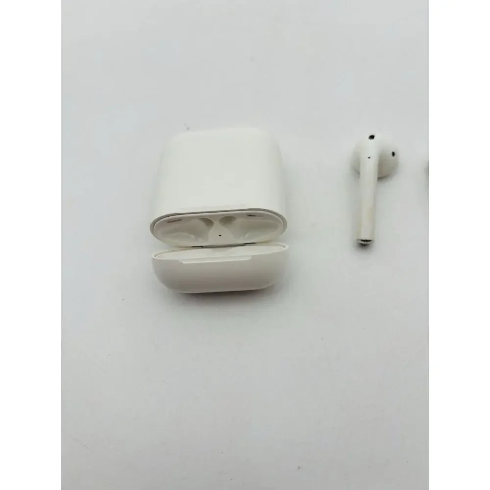 2 Right Side Apple AirPods 2nd Generation Earbuds And Case For Parts And Repair